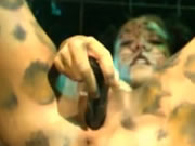 充滿激情狂野的性感花豹女手淫